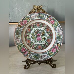 Decorative plate rose famile?